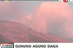 Hrozí výbuch sopky Agung. Lidé na Bali se musí evakuovat