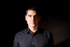 Neziskové organizace jsou nevolenými škůdci a zlem, které rozežírá demokracii, říká Klusáček