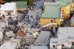 Zdrcující letecké záběry ostrova Ischia z pondělního zemetřesení