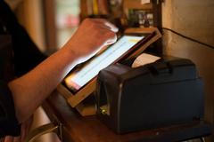 ilustrační fotografie, EET, elektronická evidence tržeb, restaurace, Praha, 2017