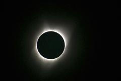 Američané mohli po 99 letech sledovat úplné zatmění Slunce. Záběry jsou z Oregonu