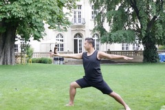 Digitální nomád přivezl do Prahy pivní jógu. Díky nomádství je každý měsíc v jiné zemi