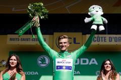 Marcel Kittel v zeleném dresu po sedmé etapě TdF 2017