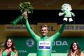 Marcel Kittel v zeleném dresu po sedmé etapě TdF 2017