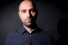 Uprchlíci a muslimové jsou snadný terč nenávisti, Češi ale xenofobové nejsou, říká Houdek