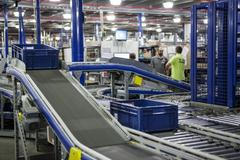 Ve skladu Alzy mají 2,5 kilometru přepravníkových pásů