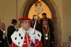 Fischer: Prioritou vlády je vepřín v Letech, ne vysoké školy, učitelé jdou radši do supermarketu