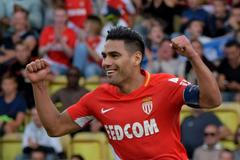 Radamel Falcao (Monako) slaví gól proti Štrasburku