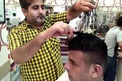 Jako sekačka. Ali stříhá 15 nůžkami najednou