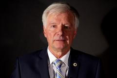 Hrozí nám otroctví v čínských, německých a korejských továrnách, zplundrovaná země, říká Sládek