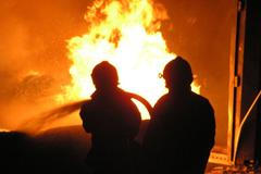 U Mělníku hořely kamiony za 40 milionů