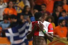 LM, APOEL Nikósia- Slavia: Michael Ngadeu-Ngadjui