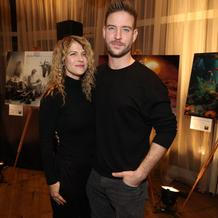 Vladimír a jeho přítelkyně Magdaléna na křtu kalendáře Proměny 2024.