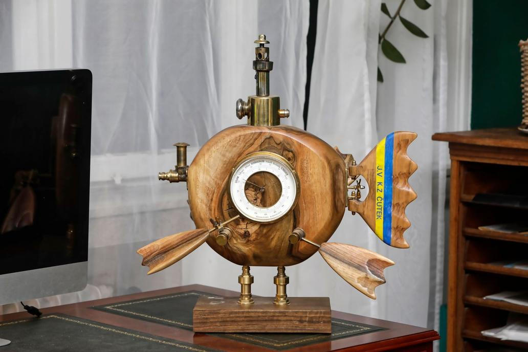 Kromě čtení a hudby má Polívka zálibu i v malování obrazů nebo sochařství.