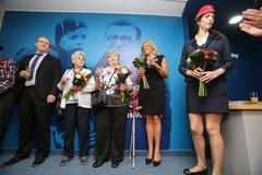 Setkání Wintonových dětí při příležitosti křtu salonku ČD na Hlavním nádraží