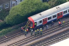 Podívejte se na zásah policistů v londýnské zastávce metra Parsons Green