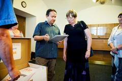 Předání petice proti kariérnímu řádu