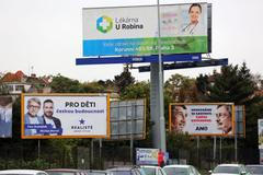 Fotoblog: Kluci a holky z plakátů. Procházka předvolebním znečištěním Prahy
