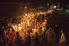 USA Charlottesville bílá nadřazenost extremisté pochodně