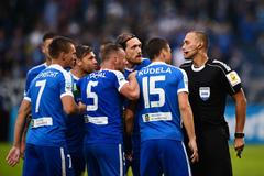 Sudímu Miroslavu Zelinkovi spílají v utkání se Spartou fotbalisté Liberce