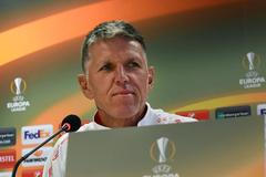 Trenér Slavie Jaroslav Šilhavý se usmívá na tiskové konferenci před dvojzápasem s Maccabi Tel Aviv a derby se Spartou