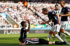 Ben Davies slaví gól Tottenhamu