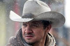 Jeremy Renner byl milý. Ve Varech promítl film, kde se vyslovují velká moudra