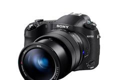 Sony představilo model RX10 IV