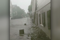 Irma stále nemá ničení dost. Restauraci s vaflemi ale nezastrašila