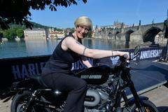 Karla Šlechtová motocykl Harley-Davidson