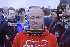 V Praze představili systém na rozpoznání obličeje. Tipuje i věk, ženy nevěří vlastním očím