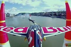 Akrobatičtí letci se utkali nad Dunajem, pod okny maďarského parlamentu