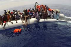 Migranti ve vlnách Středozemního moře