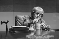 Filmový sociál: Byl hrnek Evy Zaoralové ve festivalové znělce prázdný?