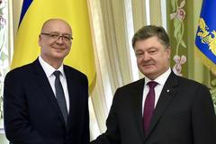 Český velvyslanec v Kyjevě Radek Matula s ukrajinským prezidentem Petrem Porošenkem.