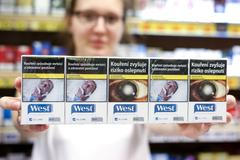 Cigarety, výstražné obrázky, rakovina, tabák, kouření může zabíjet - ilustrační foto