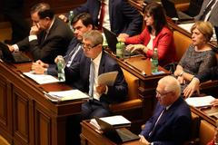 Sněmovna vydává Babiše a Faltýnka ke stíhání