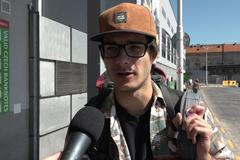 Lepší cena, málo vody. Jak jsou cestující na trase Karlovy Vary - Praha spokojeni s Flixbusem