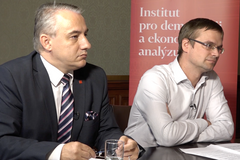 Bez politiků. S odborníky... o mzdách