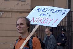 Ano? Raději nikdy! V Praze demonstrovali proti Babišovi