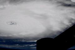 Hurikán Irma z vesmíru. Děsivý mrak se táhne nad oceánem