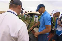 Hvězdnému basketbalistovi Currymu se první golfová rána mezi profesionály nepovedla. Trefil vozík