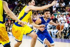 ME, Rumunsko-Česko: Zleva Tomáš Satoranský z ČR a Catalin Baciu z Rumunska.