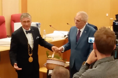 Miloš Zeman při návštěvě Ostravy dostal košík, který ozdobil autista