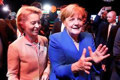 Ursula von der Leyenová Angela Merkelová po televizní debatě se Schulzem