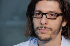 V krizi mozek vypíná, za exekuce se každý stydí, lidé se z dluhů sami nedostanou, říká Hábl