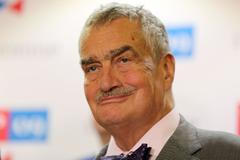 Schwarzenberg: Prosím, pane premiére, osvoboďte tuto zemi a odstupte