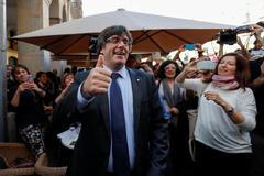 Katalánský premiér Carles Puigdemont po vyhlášení nezávislosti