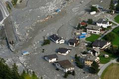 Skalní sesuv na švýcarskou vesnici Bondo