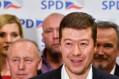 Komici z SPD hostí mistry xenofobie. Aby se přiučili?